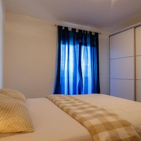 Villa Mirela Apartment Vrbnik Eksteriør billede