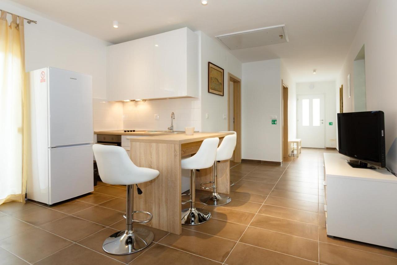 Villa Mirela Apartment Vrbnik Eksteriør billede