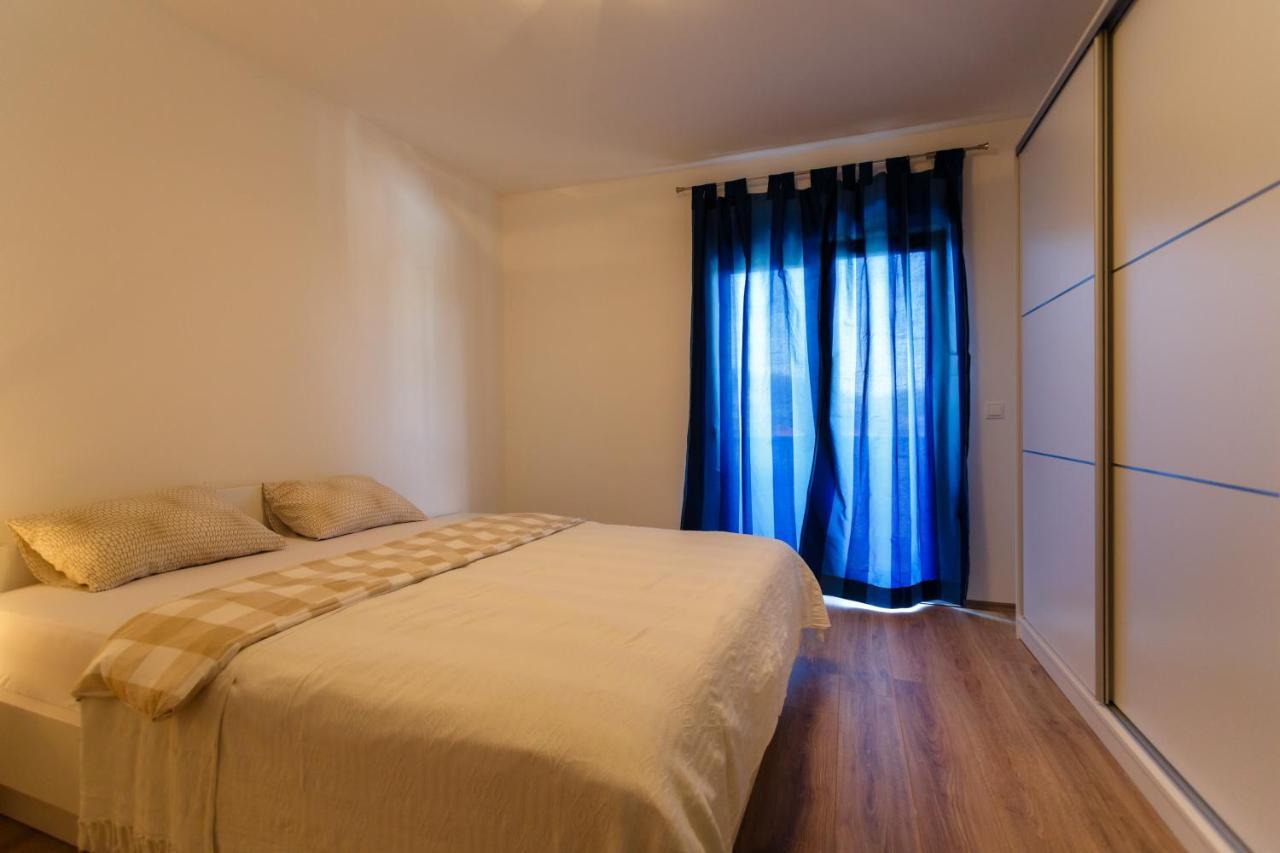 Villa Mirela Apartment Vrbnik Eksteriør billede