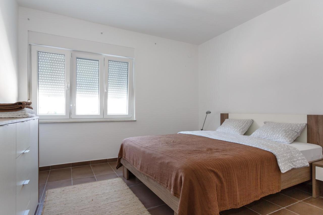 Villa Mirela Apartment Vrbnik Eksteriør billede