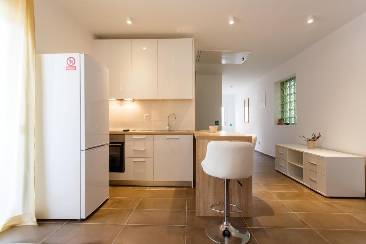 Villa Mirela Apartment Vrbnik Eksteriør billede