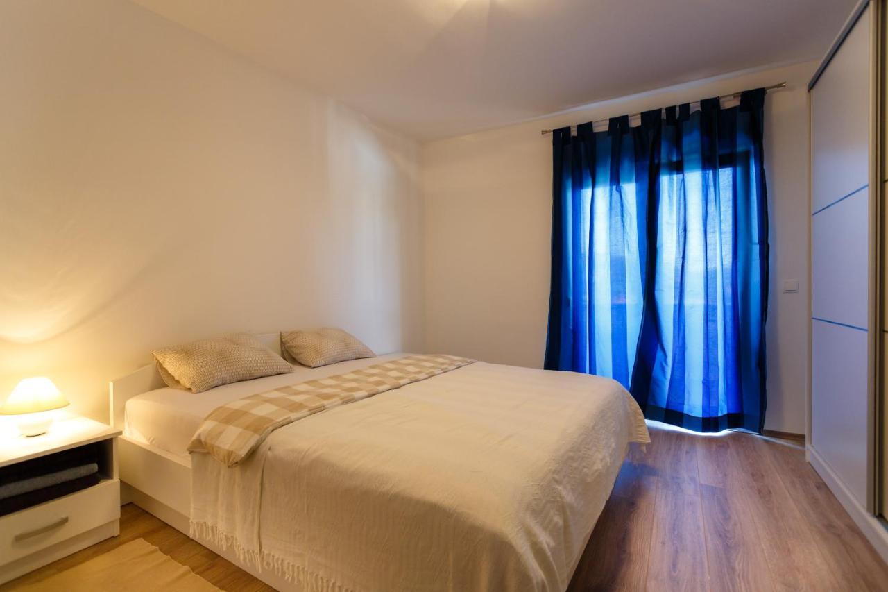 Villa Mirela Apartment Vrbnik Eksteriør billede