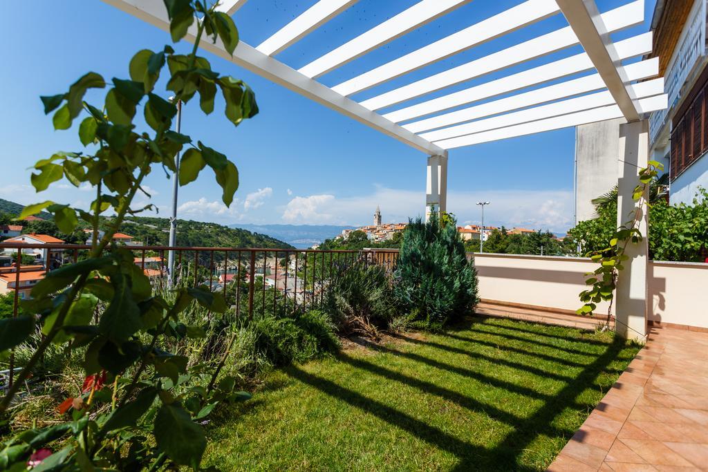 Villa Mirela Apartment Vrbnik Eksteriør billede
