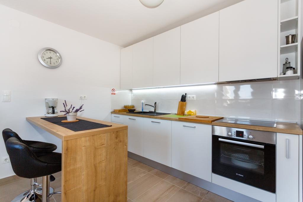 Villa Mirela Apartment Vrbnik Eksteriør billede