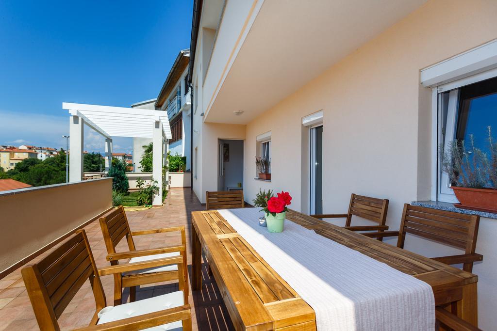 Villa Mirela Apartment Vrbnik Eksteriør billede