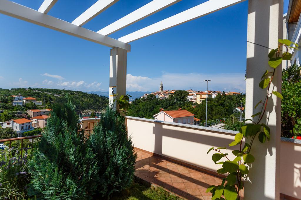 Villa Mirela Apartment Vrbnik Eksteriør billede