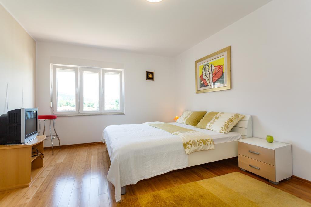 Villa Mirela Apartment Vrbnik Eksteriør billede