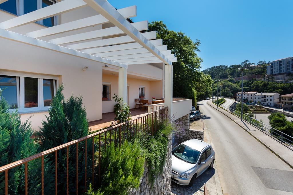 Villa Mirela Apartment Vrbnik Eksteriør billede