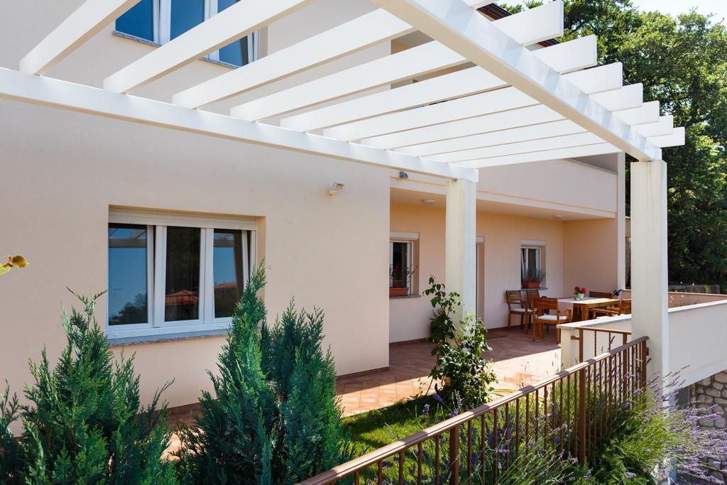Villa Mirela Apartment Vrbnik Eksteriør billede