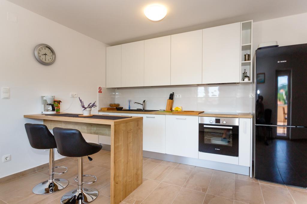 Villa Mirela Apartment Vrbnik Eksteriør billede