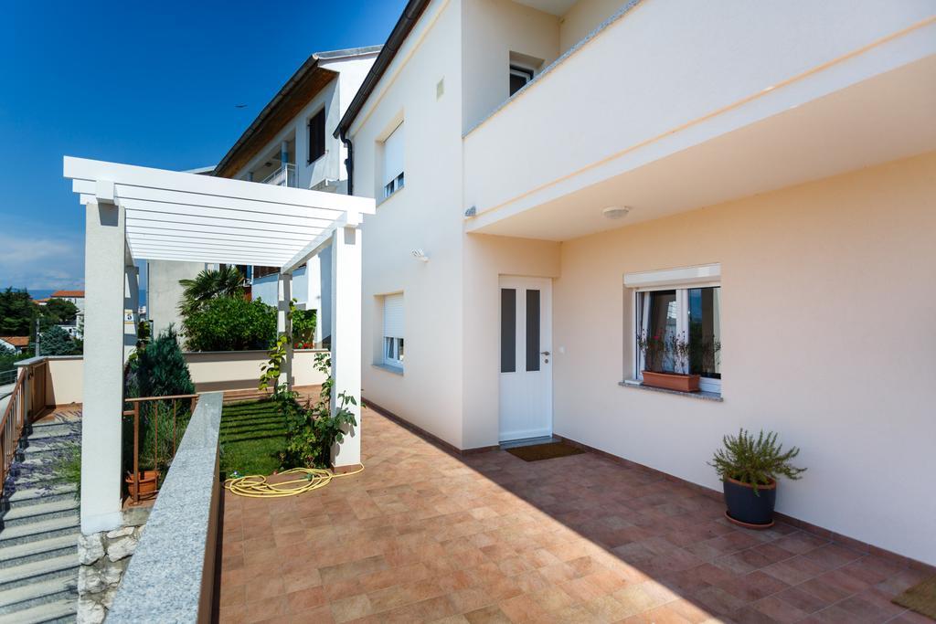 Villa Mirela Apartment Vrbnik Eksteriør billede
